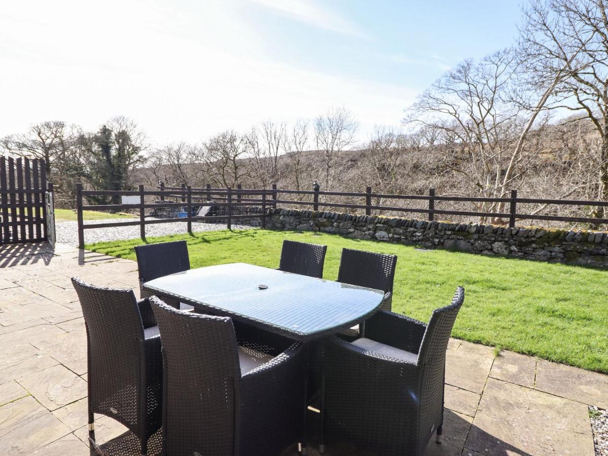 Cwm Yr Afon Mawr Villa คลันเบดเดอ ภายนอก รูปภาพ